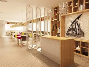 يحتل فندق إيبيس ستايلز موقعاً استراتيجياً في قلب المنطقة الدبلوماسية والاقتصادية في المنامة، ويتيح خدماته للزائرين الذين يبحثون عن تجربة إقامة فندقية مميزة وبأسعار معقولة.