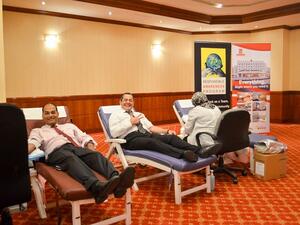 أقدم كوادر الإدارة العليا والموظفين في الفندق إلى التبرع بالدم إلتزماً منهم بدعم تلك القضية الإنسانية، حيث تم جمع ما مجموعه 23 وحدة دم.