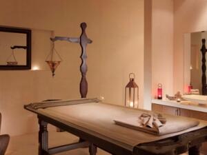 يوفر الفندق إقامةً مميزة لمدة 7 أيام للاستمتاع على شاطىء الفندق الساحر، ويدعو الضيوف للاسترخاء وتجربة خدماته الصحية العالمية والمعدة خصيصاً لتمنحهم إقامةً فريدة من نوعها. 