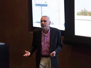 Lawrence Pintak, founding dean and professor of the Edward R. Murrow College of Communication at Washington State University, talks about Islam in the U.S., in a lecture at NU-Q.