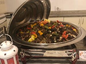 يستضيف مطعم كريستال، الواقع في الطابق الأرضي من الفندق، بوفيه إفطار يومي لذيذ يحتوي على مجموعة مُختارة من الأطباق العربية التقليدية والمأكولات الإماراتية والعالمية.