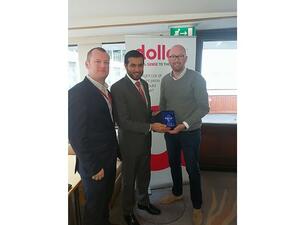 Simon Ward, Global Supply Team Manager and Paul O’Sullivan, Supply Team Manager of CarTrawler presented the Customer Satisfaction Award 2017 to Marwan Al Mulla, General Manager of Dollar.