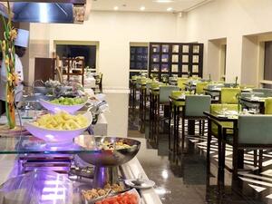 The 5-star property is offering a delicious Suhoor and an Iftar buffet at Metro Restaurant.