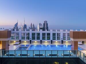 The session will be held beside the swimming pool on the hotel’s 54th floor terrace.