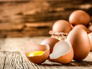 Samples of food products are transferred to labs to ensure they are safe. (Shutterstock)