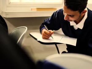 سياسة تمديد التأشيرة الجديدة ستؤدي إلى إدخال العديد من التغييرات على قطاع التعليم في الإمارات.