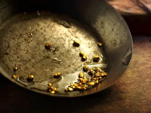 An ounce of gold is now worth $544 up from $447.76. (Shutterstock)
