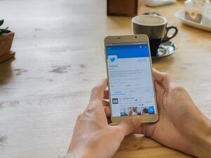 The features would showcase relevant tweets to a live event. (Shutterstock)