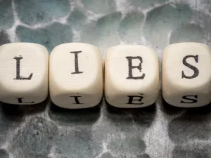Here's a list of the ten biggest lies you will hear about getting a job in the Middle East. (Shutterstock)
