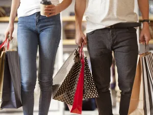 British shoppers tightened their spending over Christmas, leading to the first year-on-year fall in spending since 2012. (Shutterstock)