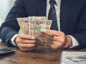 Depending on your day to day expenses, how many dependents you have under you care or whether you’re paying off a loan, improving your income might even seem impossible. (Shutterstock)