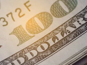 2017 marked the worst year for the U.S. dollar in more than a decade with the Dollar Index falling over 9%. Will the dollar recover in 2018? (Shutterstock)