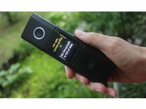 يمكن للجهاز المبتكر الجديد ترجمة ما تقوله إلى أي من اللغات الأخرى البالغ عددها 37 لغة.