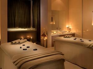 كما يوفر السبا الصحي علاجات صحية مميزة خاصة بالرجال منها الحمام التركي لمدة 90 دقيقة، وعلاج ريفليكسولوغي الخاص بالقدم والوجه.