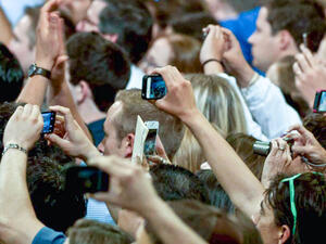 الكل صار صحافيا

الكل صار صحافيا
