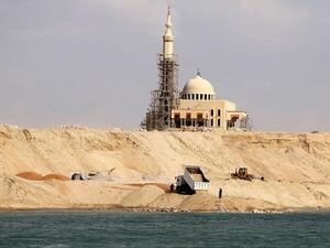 تمثل عائدات قناة السويس في أكتوبر الماضي الأعلى شهريًا 