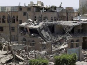 طيران التحالف العربي يقصف وزارة الدفاع في صنعاء والقصر الجمهوري في مأرب