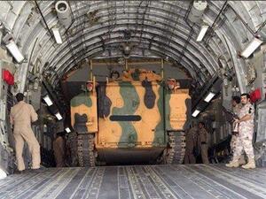 مدرعة تركية عقب وصولها إلى قطر