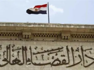 الأمن المصري يحتجز قاضيًا رفض تأجيل التحقيق معه في قضية بيان رابعة