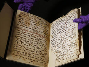 يبلغ عمر هذه النسخة نحو 1370 عاما