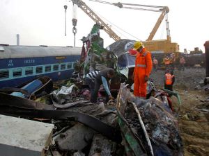 حادث قطار الهند يثير مخاوف من ضعف الاستثمارات والقتلى 142