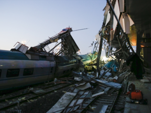 والي أنقرة: أربعة أشخاص قتلوا في الحادث وأصيب 43 آخرون