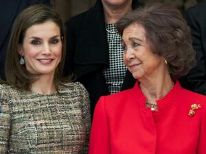 ملكة إسبانيا ليتيزيا برفقة حماتها الملكة صوفيا