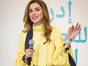 الملكة رانيا خلال حفل تخريج ابنتها الصغرى الأميرة سلمى