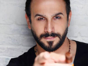 Is there anyone without a crush on this handsome man? (Islah News)