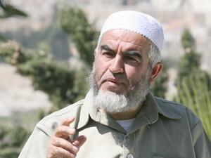 خضع الشيخ رائد طيلة فترة حبسه، إلى العزل الانفرادي