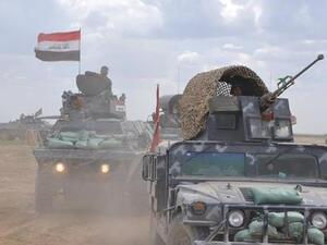 مركبات عسكرية وجنود عراقيون يتقدمون صوب وسط مدينة الرمادي
