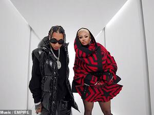 نيكي ميناج وتيغا