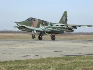 طائرة مقاتلة روسية تهبط في قاعدة جوية في كراسنودار لدى عودتها من سوريا يوم 16 مارس اذار 2016
