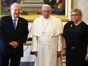 البابا يستقبل الرئيس ريفلين وسط خلاف بين الكنيسة واسرائيل