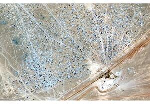 بات المخيم يضم عشرات الآلاف من النازحين