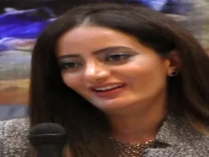 الناشطة الحقوقية الكويتية “رنا السعدون”