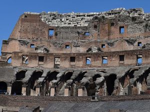 زلزال قوي يهز روما ووسط إيطاليا
