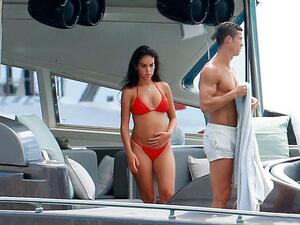 رونالدو مع حبيبته