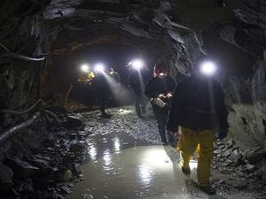 العثور على جثث 8 عمال كانوا عالقين داخل منجم وسط روسيا
