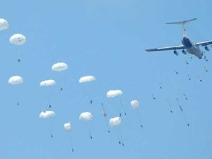 الدفاع الروسية تعلن اختفاء 3 مظليين عسكريين خلال عملية تدريبية