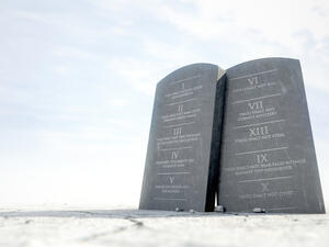 Two stone tablets with the ten commandments inscribed (Shutterstock)
