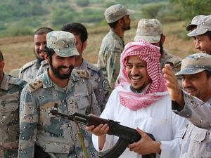 البريك في زيارة لجيش السعودي المرابطين على الحدود الجنوبية مع اليمن
