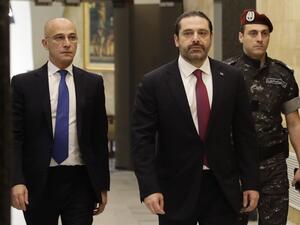 الرئيس اللبناني يكلف حكومة الحريري بتصريف الأعمال
