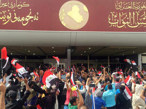 الصدر أعلن تجميد الأعمال السياسية لتياره في الحكومة العراقية وفي البرلمان