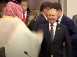 "مصافحة خاصة" بين ولي العهد السعودي وبوتن