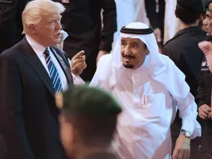 ترامب كان يخاطب أنصاره بمهرجان انتخابي في ولاية منيسوتا الأمريكية