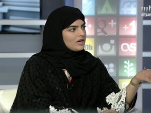 ساره الودعاني تحلق حاجبها