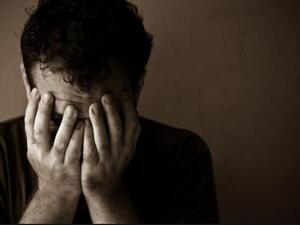 عشريني يقتل والدته