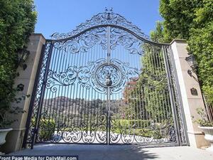 بوابة قصر الأمير السعودي