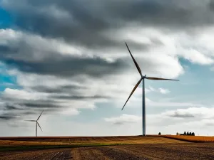 The Kingdom has announced the launch of more than 30 solar and wind projects as part of a plan to reduce its dependence on oil. (Pixabay)